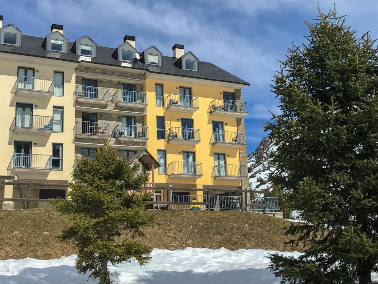 Apartamentos Lorien Candanchú Εξωτερικό φωτογραφία